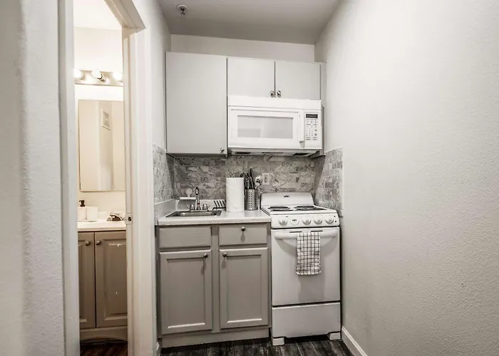 The Tolleson - Modern I-10 Access Apartment