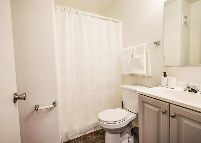 The Tolleson - Modern I-10 Access Apartment