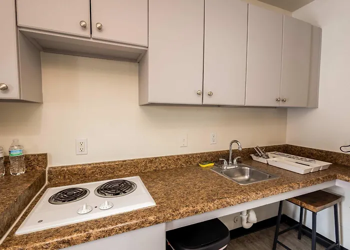 The Tolleson - Modern I-10 Access Apartment *