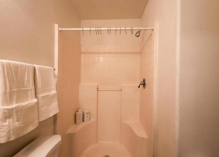 The Tolleson - Modern I-10 Access Apartment